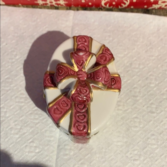 Porcelain Christmas Gift Ring Box - Picture 3 of 6
